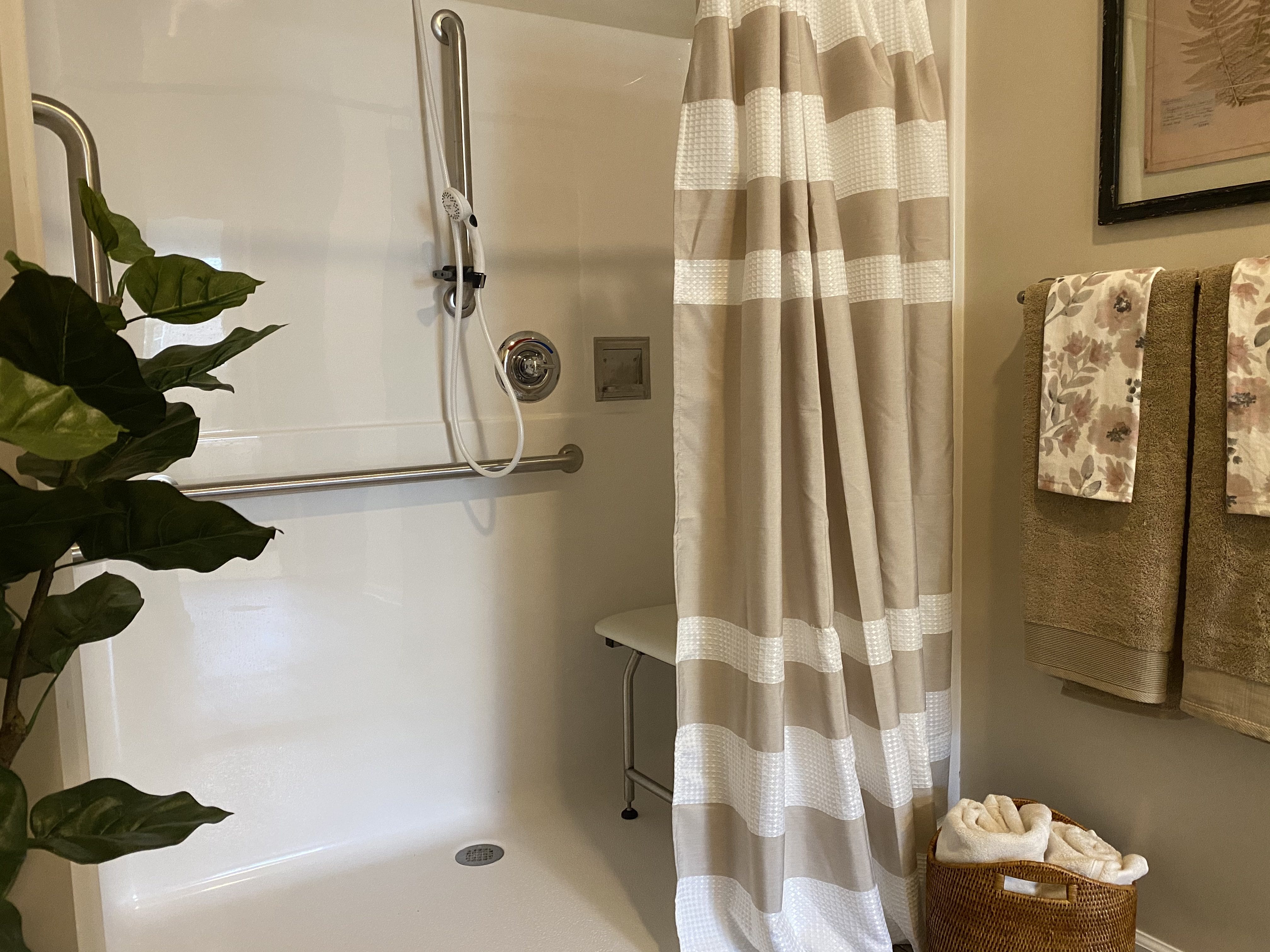 <span  class="uc_style_uc_tiles_grid_image_elementor_uc_items_attribute_title" style="color:#000000;">Shower in the Aster Place independent living apartments.</span>