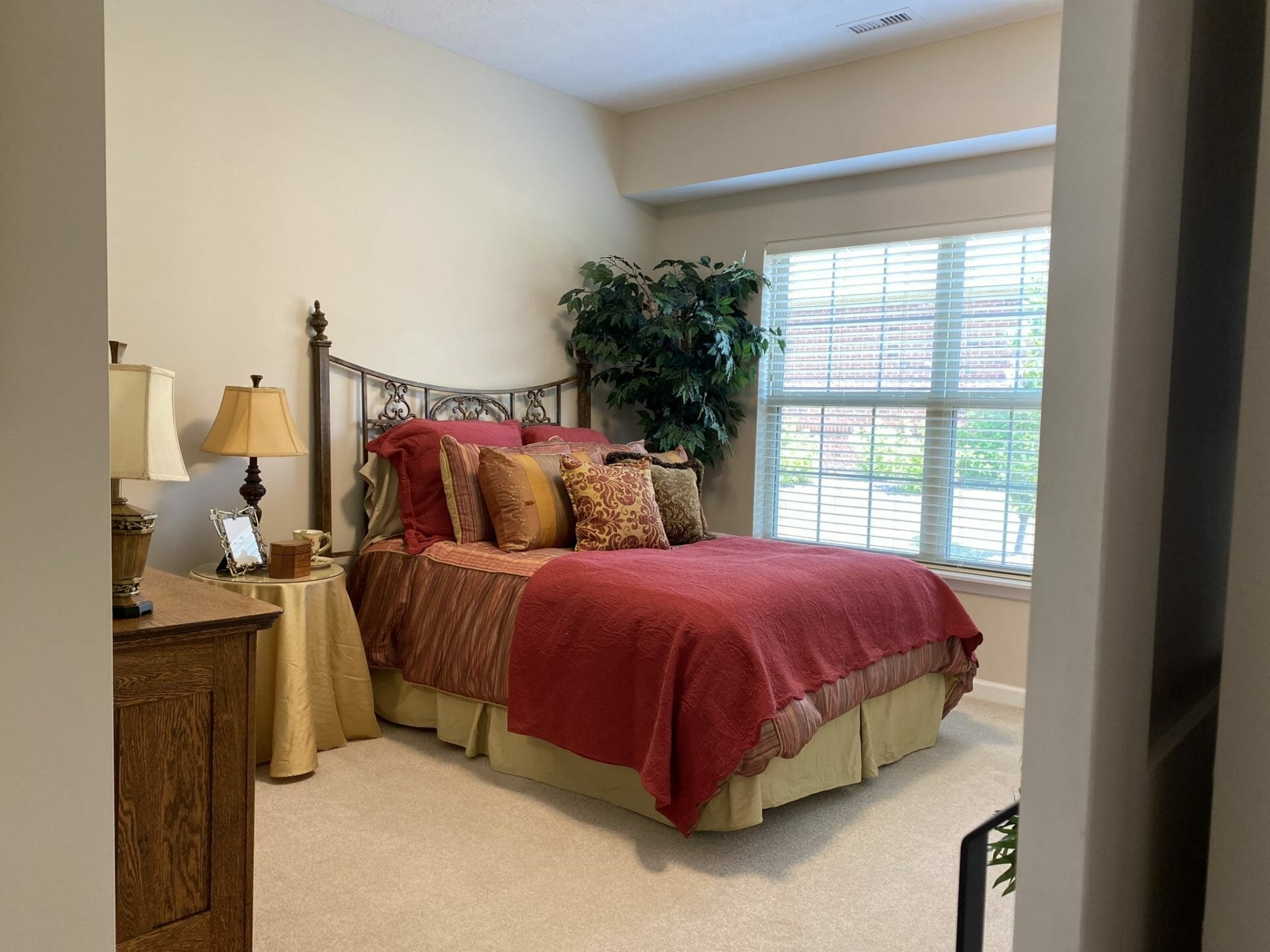 <span  class="uc_style_uc_tiles_grid_image_elementor_uc_items_attribute_title" style="color:#000000;">Aster Place Garden Home Bedroom </span>