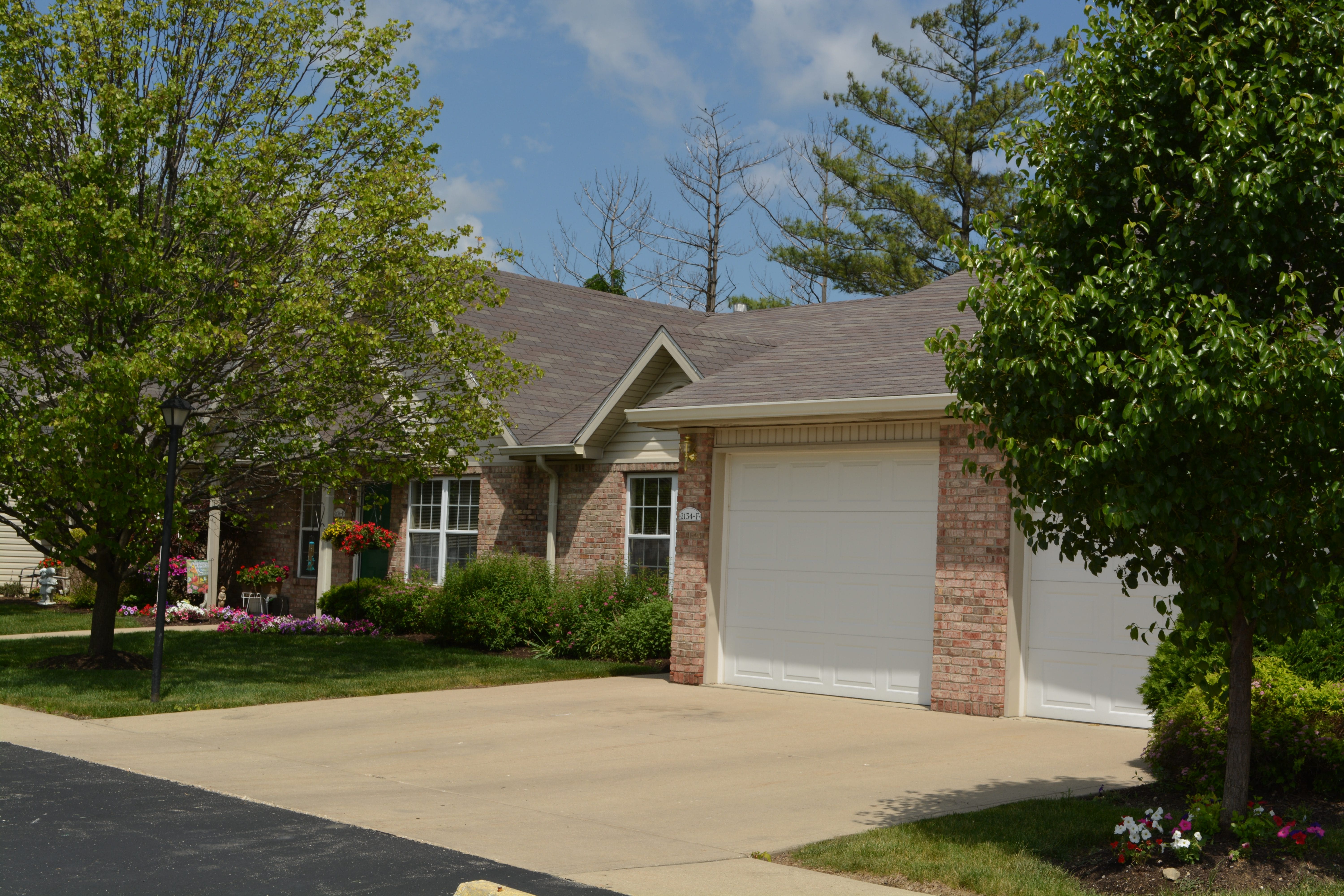 <span  class="uc_style_uc_tiles_grid_image_elementor_uc_items_attribute_title" style="color:#000000;">Two-door garage attachments at Spring Mill Meadows.</span>