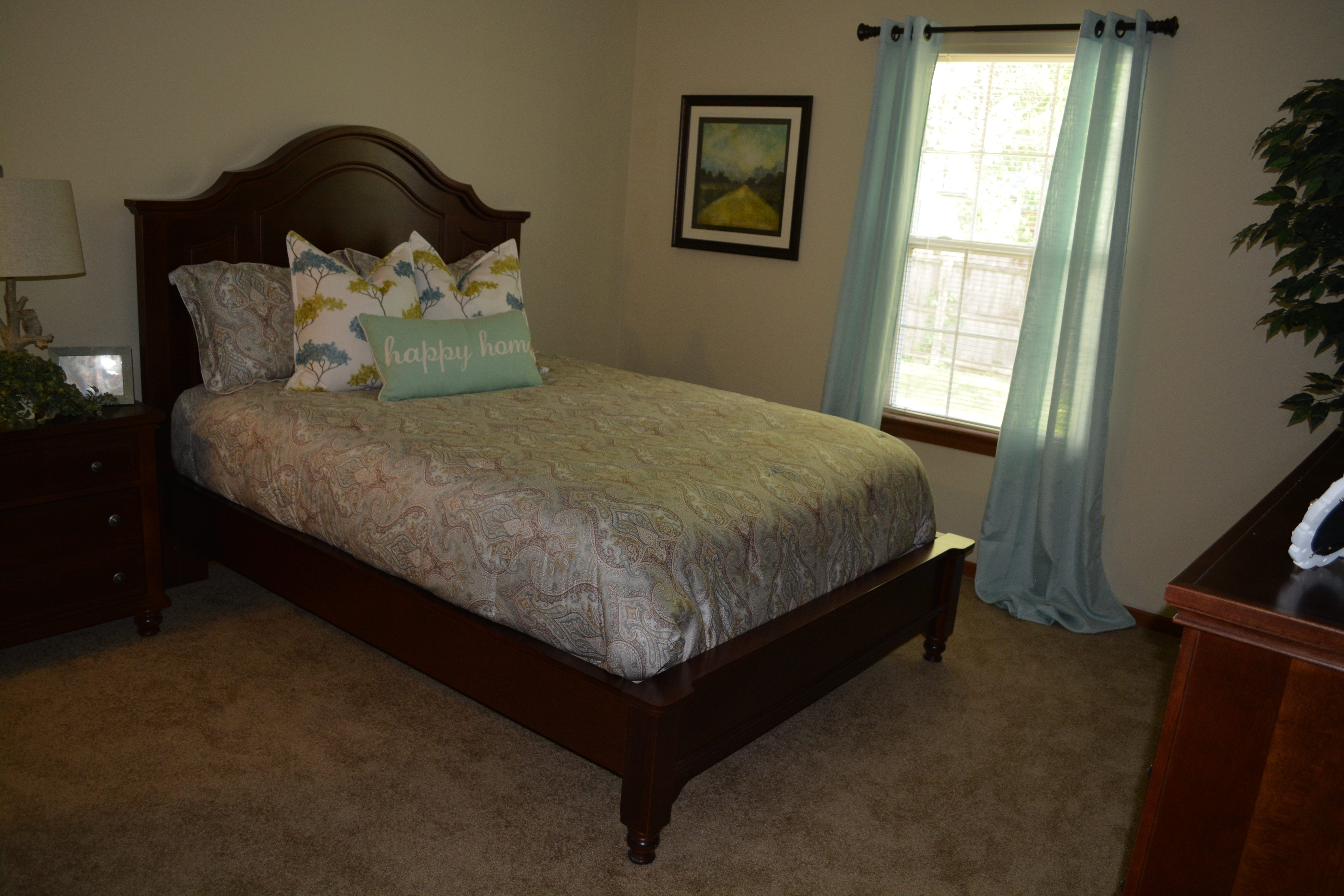 <span  class="uc_style_uc_tiles_grid_image_elementor_uc_items_attribute_title" style="color:#000000;">Interior of bedroom at Spring Mill Meadows Garden Home</span>