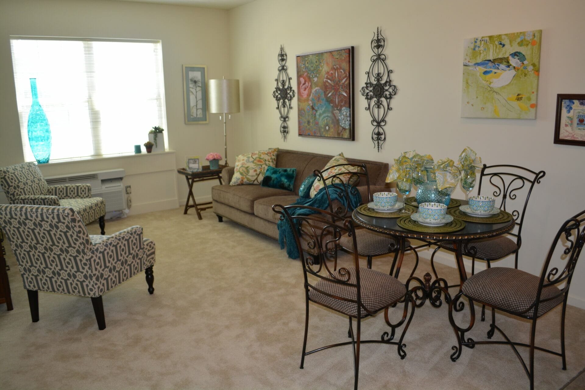 <span  class="uc_style_uc_tiles_grid_image_elementor_uc_items_attribute_title" style="color:#000000;">Allisonville Meadows Assisted Living apartment living room.</span>
