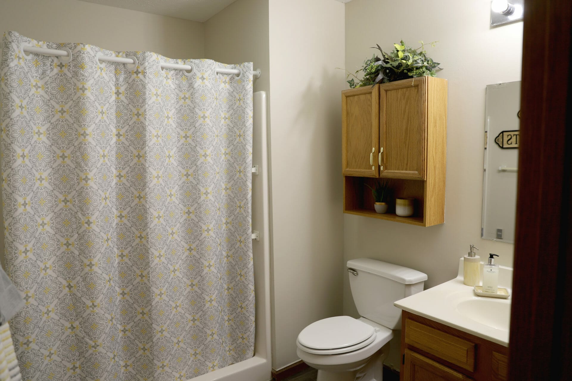 <span  class="uc_style_uc_tiles_grid_image_elementor_uc_items_attribute_title" style="color:#000000;">Interior of the bathroom at Rosegate Garden Homes </span>