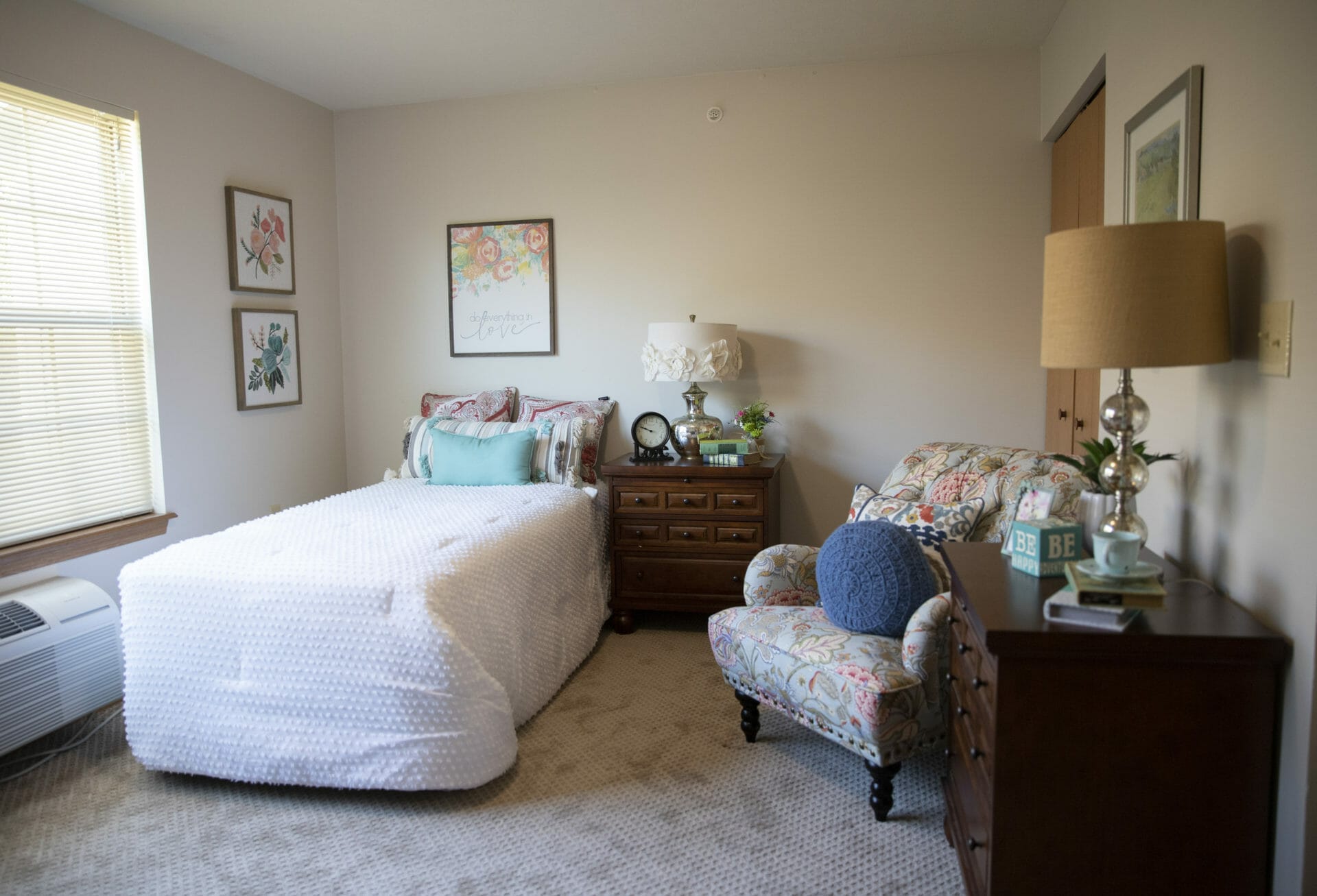 <span  class="uc_style_uc_tiles_grid_image_elementor_uc_items_attribute_title" style="color:#000000;">Bed in the studio apartment at Brownsburg Meadows Assisted Living. </span>